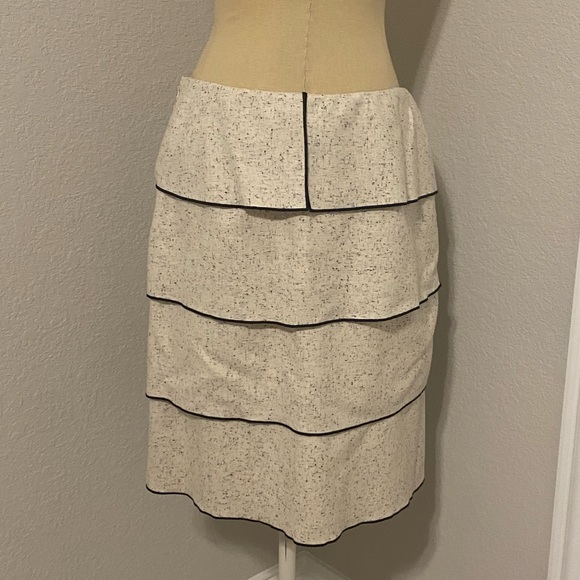 host pick! Per Se black and cream skirt - Picture 3 of 9